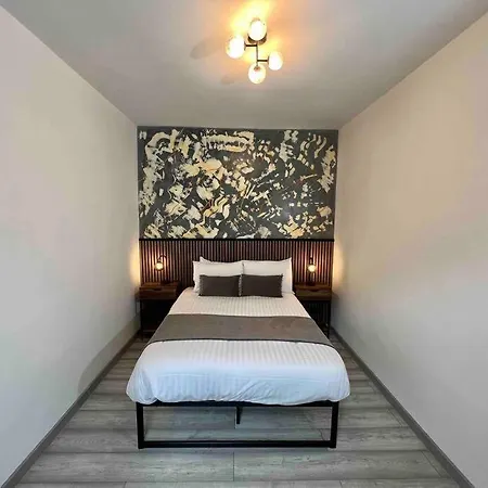 Modern City Centre Townhouse Sleeps 10 & Parking Manchester Exterior photo