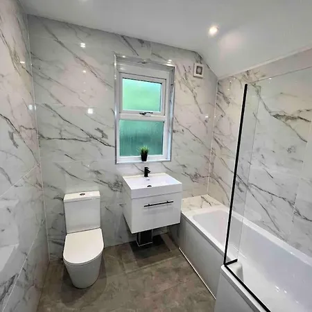 Modern City Centre Townhouse Sleeps 10 & Parking Manchester Exterior photo
