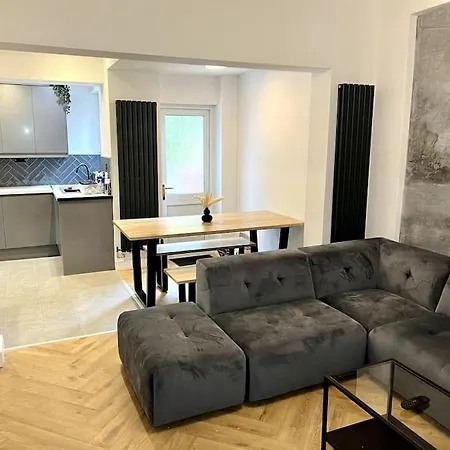Modern City Centre Townhouse Sleeps 10 & Parking Manchester Exterior photo