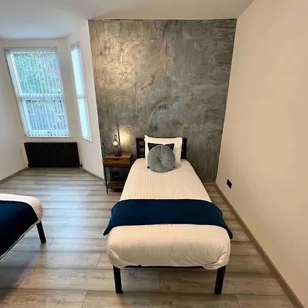 Modern City Centre Townhouse Sleeps 10 & Parking Manchester Exterior photo