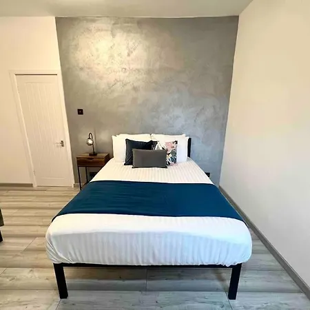Modern City Centre Townhouse Sleeps 10 & Parking Manchester Exterior photo